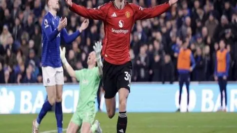 泰山队3-1逆袭武汉三镇晋级足协杯四强，刘洋进球逆转全华班三镇，刘彬彬抽射锁定胜局